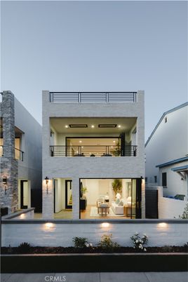 Exterior, Facade, Modern