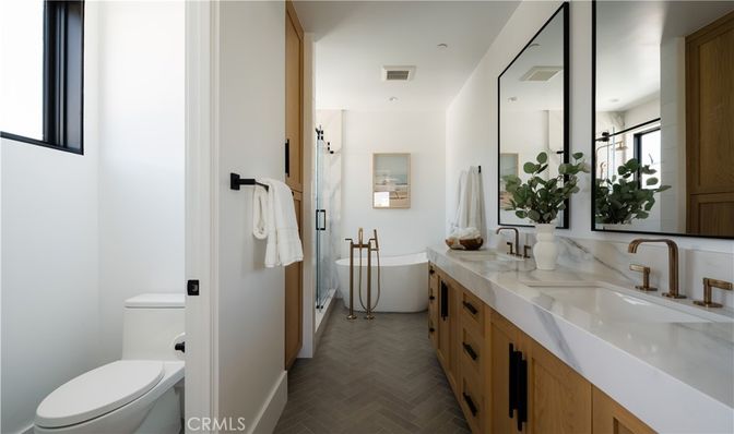 Bathroom, Dual Sink Vanities, Interior, Wood Texture Flooring