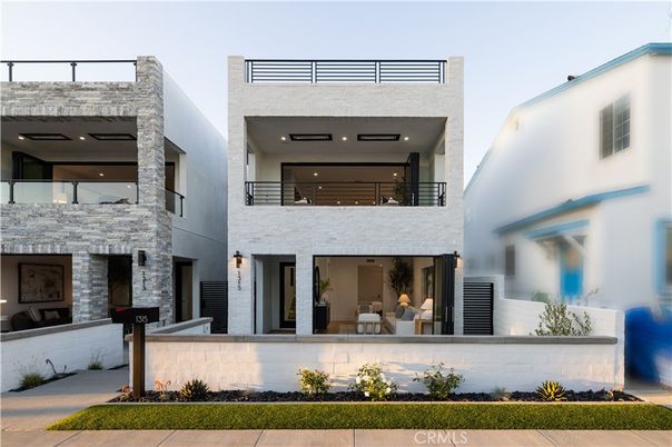 Exterior, Facade, Modern