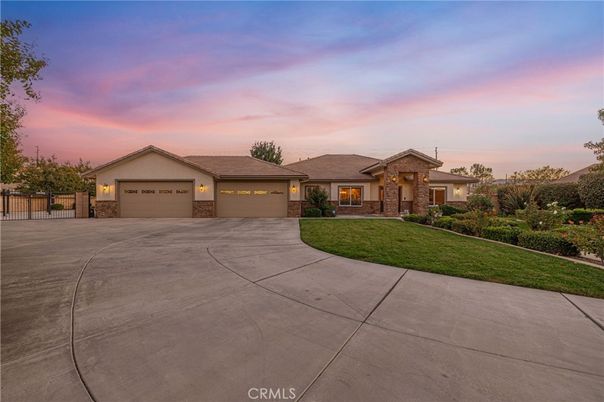 Attached, Exterior, Facade, Ranch