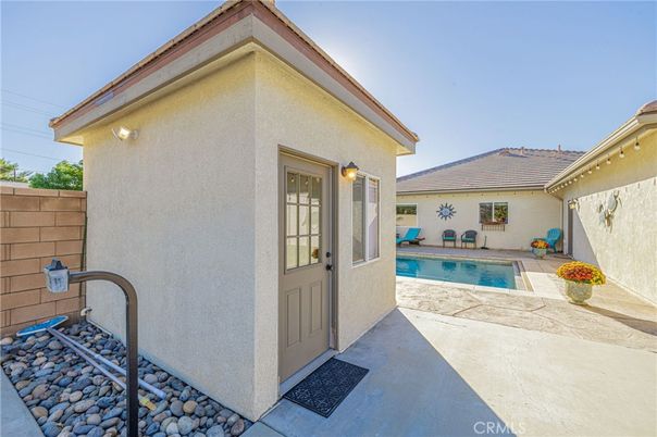 Exterior, Pool