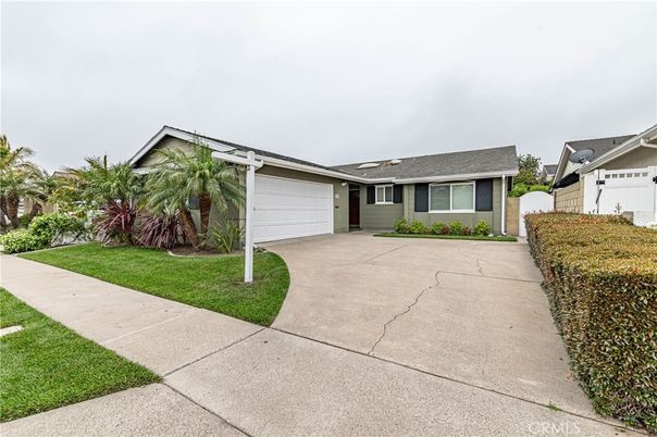 Attached, Exterior, Facade, Ranch