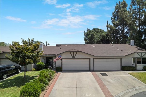 Attached, Exterior, Facade, Ranch