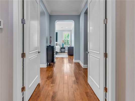 Interior, Recessed Lighting, Wood Texture Flooring