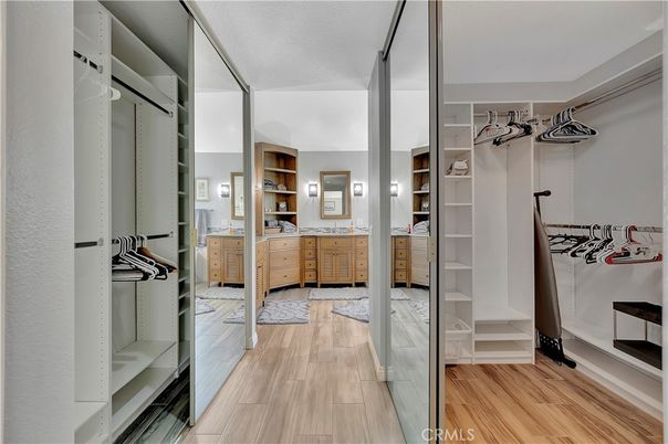Interior, Walk-in Closets, Wood Texture Flooring