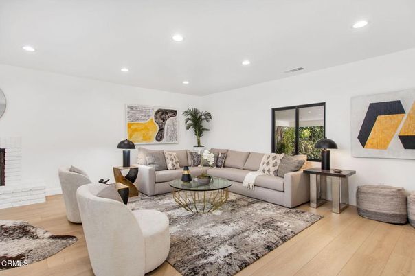 Interior, Living room, Recessed Lighting, Wood Texture Flooring