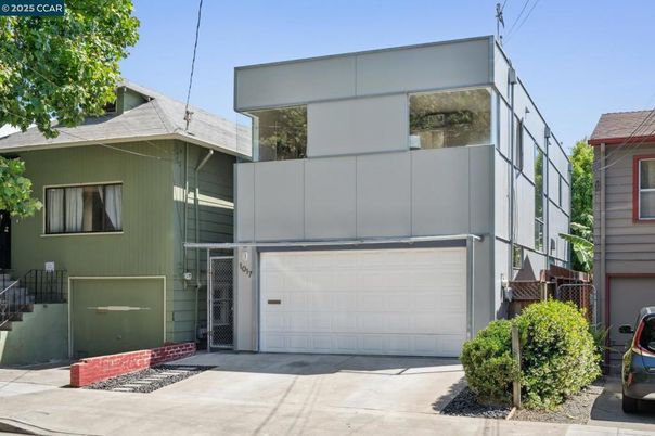 Attached, Exterior, Facade, Modern