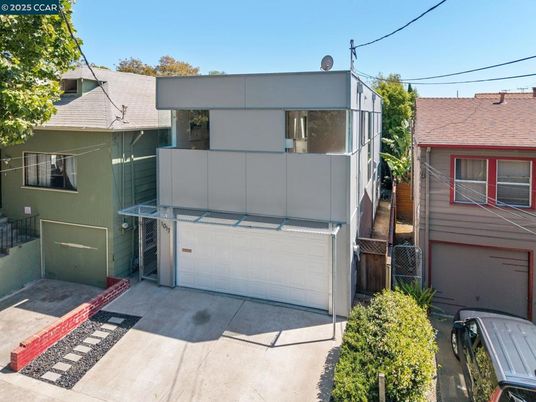 Attached, Exterior, Facade, Modern