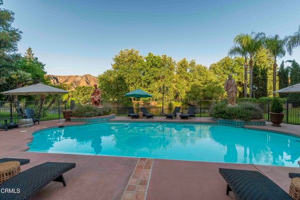Exterior, Pool