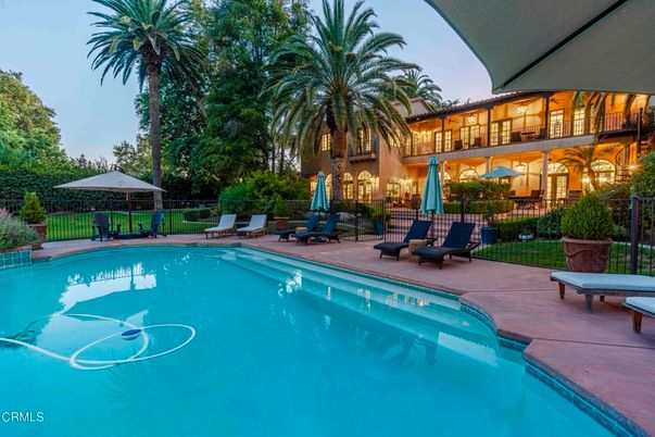 Exterior, Pool