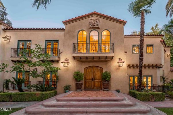 Exterior, Facade, Mediterranean