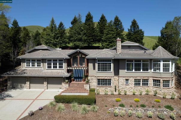 Attached, Exterior, Facade, Split Level