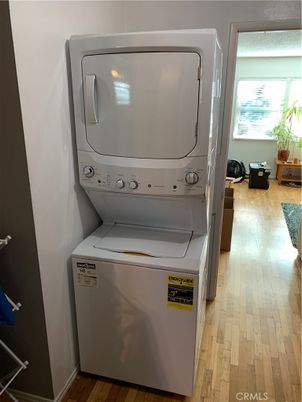 Interior, Utility Closets, Washer, Wood Texture Flooring
