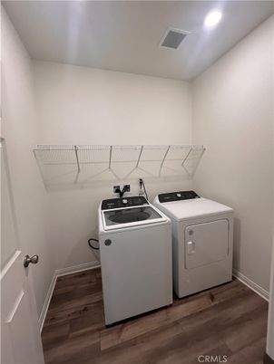 Interior, Recessed Lighting, Washer, Wood Texture Flooring