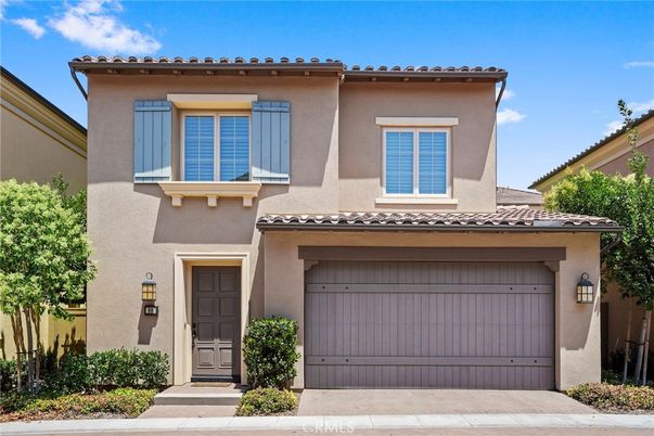 Attached, Exterior, Facade, Mediterranean