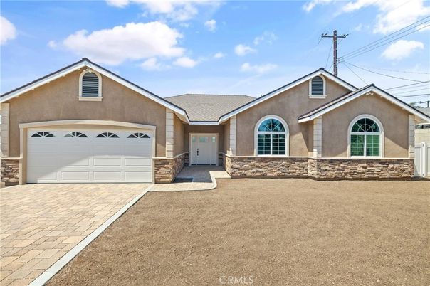 Attached, Exterior, Facade, Ranch