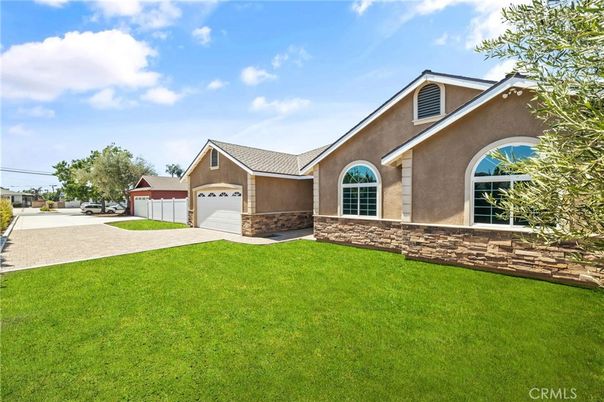 Backyard, Detached Garage, Exterior