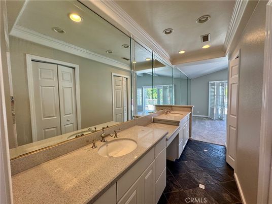 Bathroom, Dual Sink Vanities, Interior, Recessed Lighting