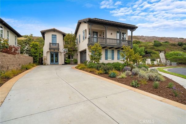 Attached, Exterior, Facade, Mediterranean