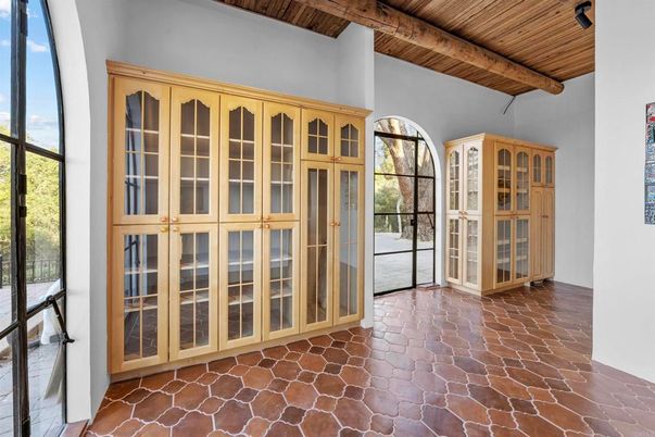 Empty room, Interior, Wooden Beams, Wooden Ceilings