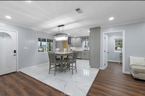 Chandelier, Dining room, Interior, Kitchen, Marble, Recessed Lighting, Wood Texture Flooring