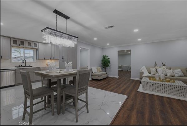 Chandelier, Dining room, Interior, Kitchen, Marble, Recessed Lighting, Wood Texture Flooring