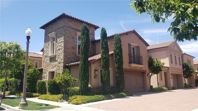 Attached, Exterior, Facade, Mediterranean