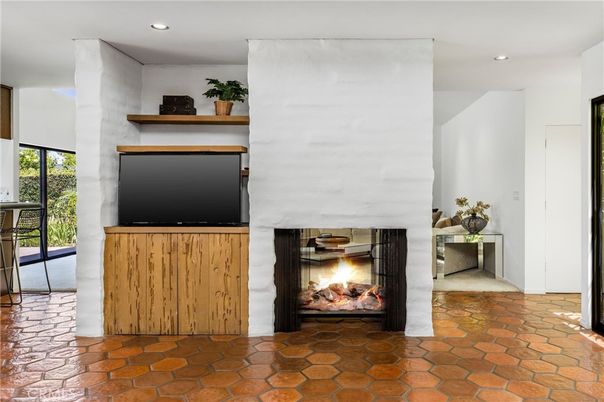 Fireplace, Interior, Recessed Lighting
