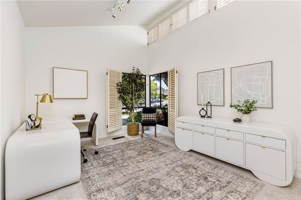 Home Office, Interior