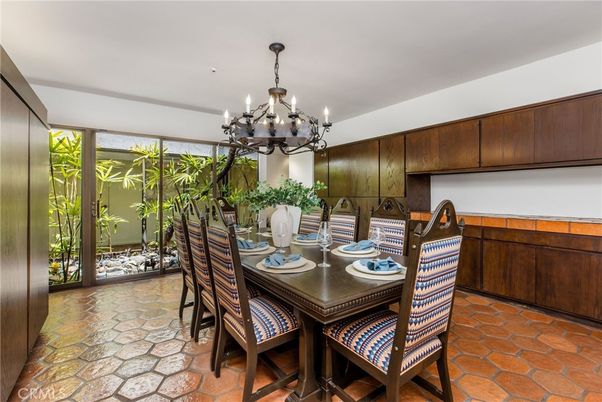 Chandelier, Dining room, Interior