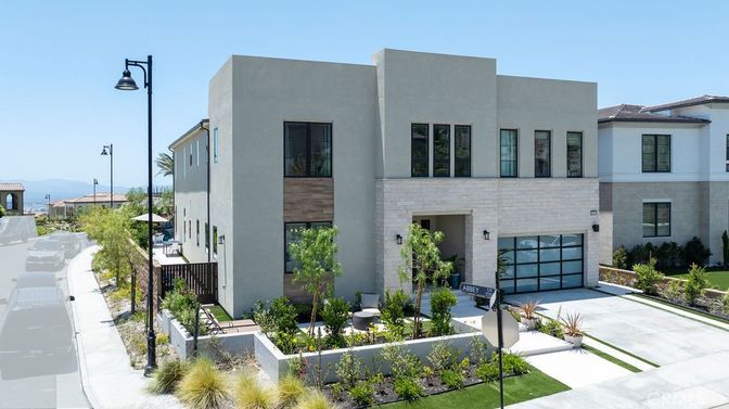 Attached, Exterior, Facade, Modern