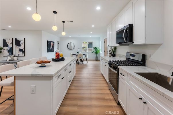 Dining room, Interior, Kitchen, Pendant Lights, Recessed Lighting, Wood Texture Flooring