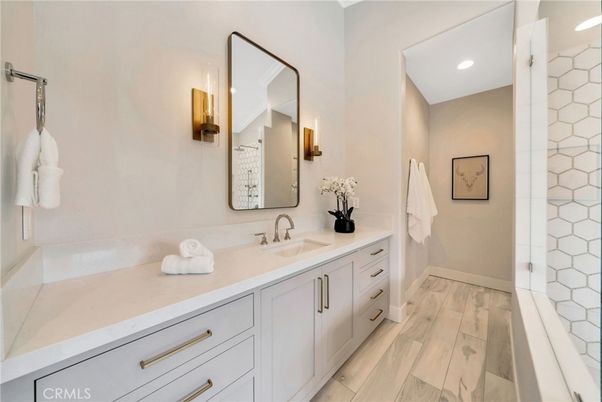 Bathroom, Interior, Recessed Lighting, Wood Texture Flooring