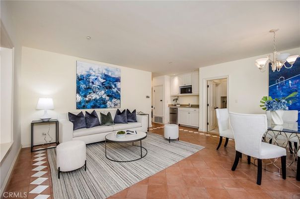 Chandelier, Dining room, Interior, Kitchen, Living room, Pendant Lights, Recessed Lighting, Stainless Steel Appliances