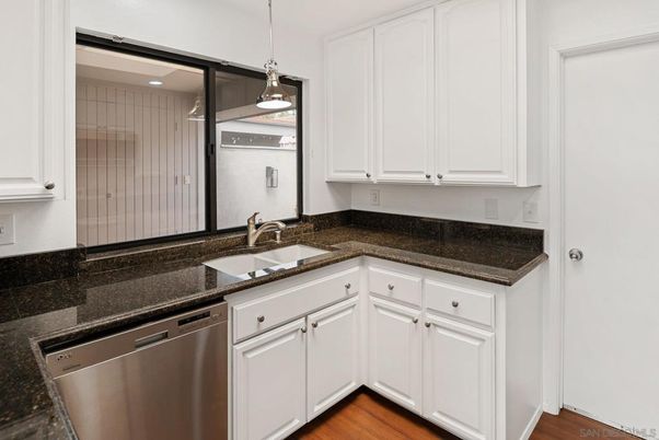 Interior, Kitchen, Pendant Lights, Wood Texture Flooring