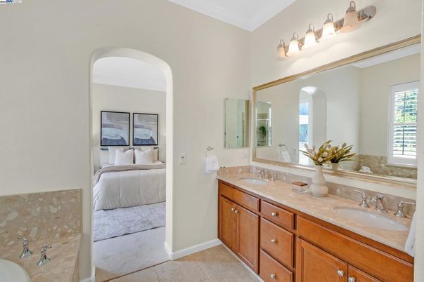 Bathroom, Bedroom, Dual Sink Vanities, Interior