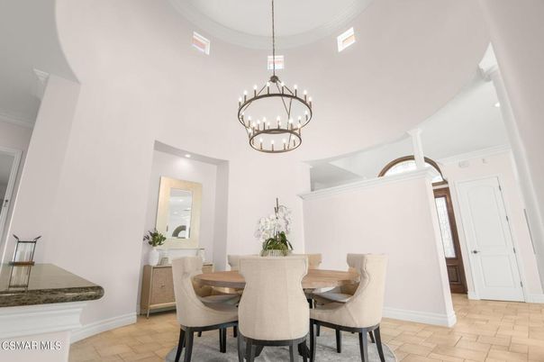 Chandelier, Dining room, Interior, Pendant Lights