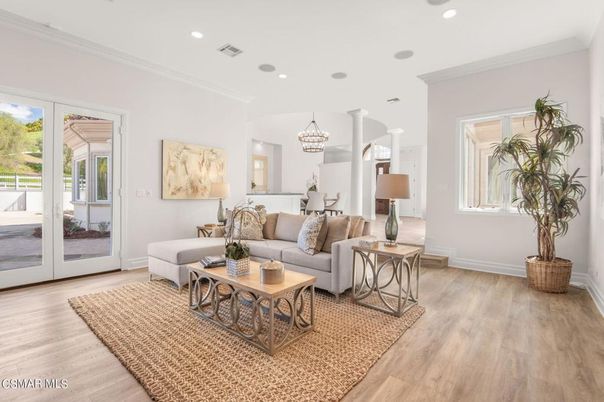 Chandelier, Interior, Living room, Recessed Lighting, Wood Texture Flooring