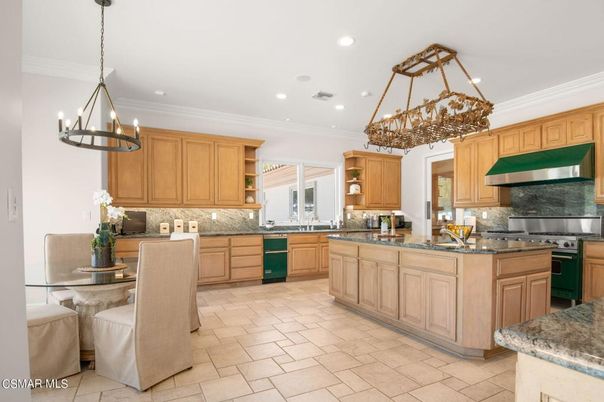 Chandelier, Dining room, Interior, Kitchen, Pendant Lights, Recessed Lighting, Stainless Steel Appliances