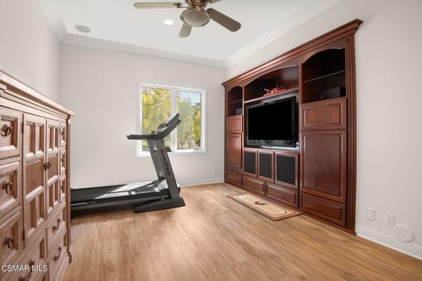 Fitness Equipment, Interior, Recessed Lighting, Wood Texture Flooring