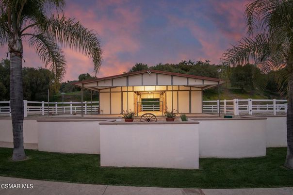 Backyard, Exterior, Facade, Modern