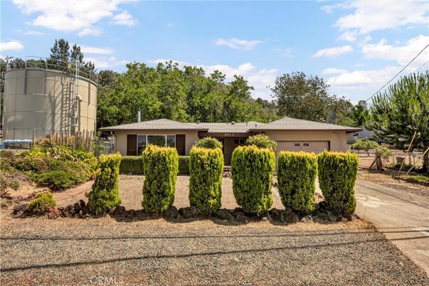 Attached, Exterior, Facade, Ranch