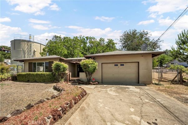 Attached, Backyard, Exterior, Facade, Modern