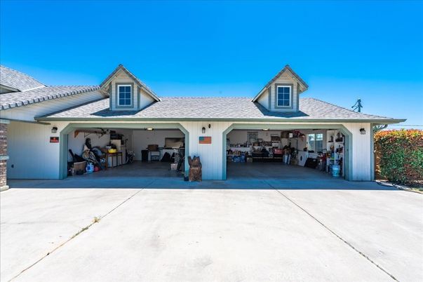 Exterior, Facade, Ranch