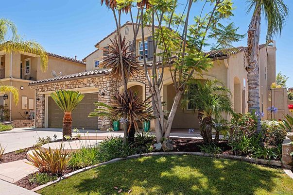 Attached, Exterior, Facade, Mediterranean