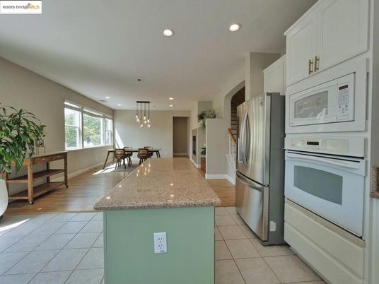 Chandelier, Dining room, Interior, Kitchen, Pendant Lights, Recessed Lighting, Wood Texture Flooring