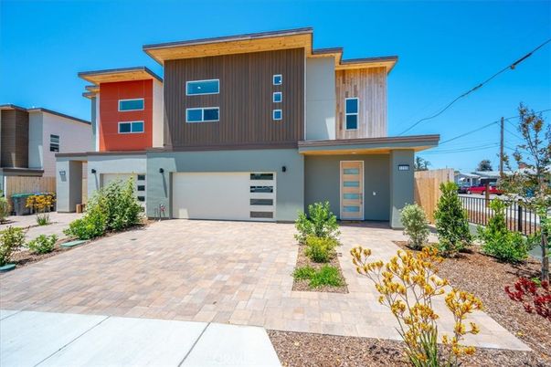 Attached, Exterior, Facade, Modern