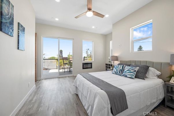 Bedroom, Interior, Recessed Lighting, Water, Wood Texture Flooring