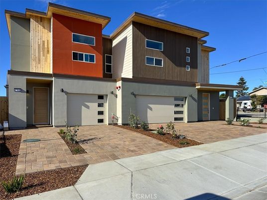 Attached, Exterior, Facade, Rowhouse