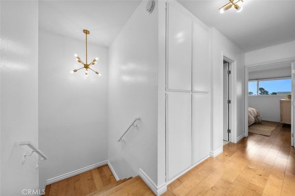 Interior, Pendant Lights, Wood Texture Flooring